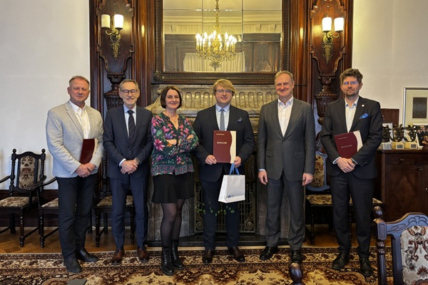 opis - Dr Damian Mikulski wins the main prize in the 27th edition of the StatSoft Polska competition