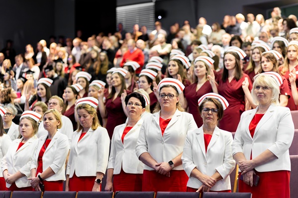 opis - CEREMONY OF DIPLOMA PRESENTATION TO GRADUATES OF THE FACULTY OF HEALTH SCIENCES AND AWARDING OF PROFESSIONAL SYMBOLS TO GRADUATES OF THE DEPARTMENT OF NURSING AND MIDWIFERY