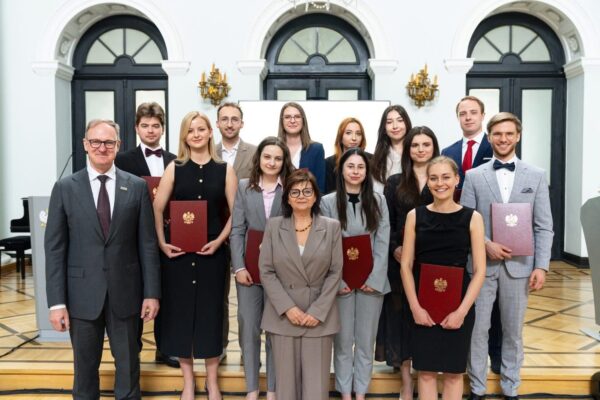 opis - 12 MINISTRY OF HEALTH SCHOLARSHIPS AWARDED TO UMED STUDENTS – AWARD CEREMONY RECAP!